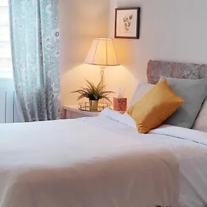  Apartment Butterfly - Entire Within 5km Of